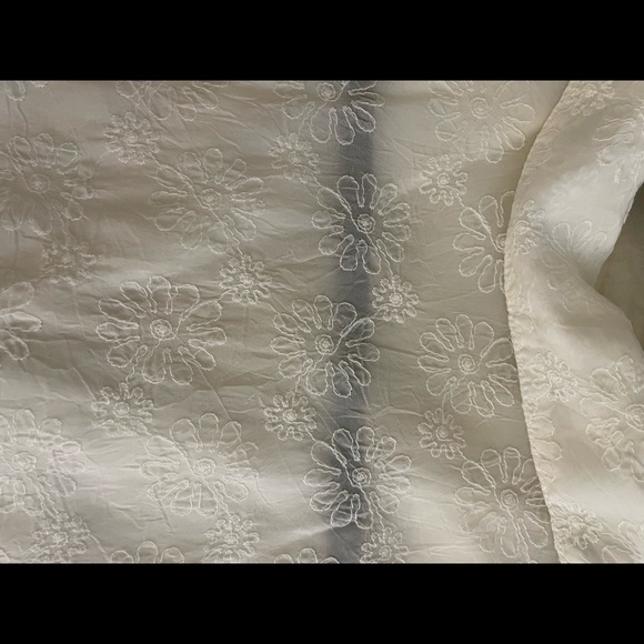 Johnny Was White Floral Embroidered Snap Down Top. Like New!! - Picture 9 of 11